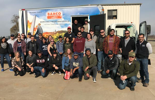 BAHCO donates pruning shears for viticulture students
