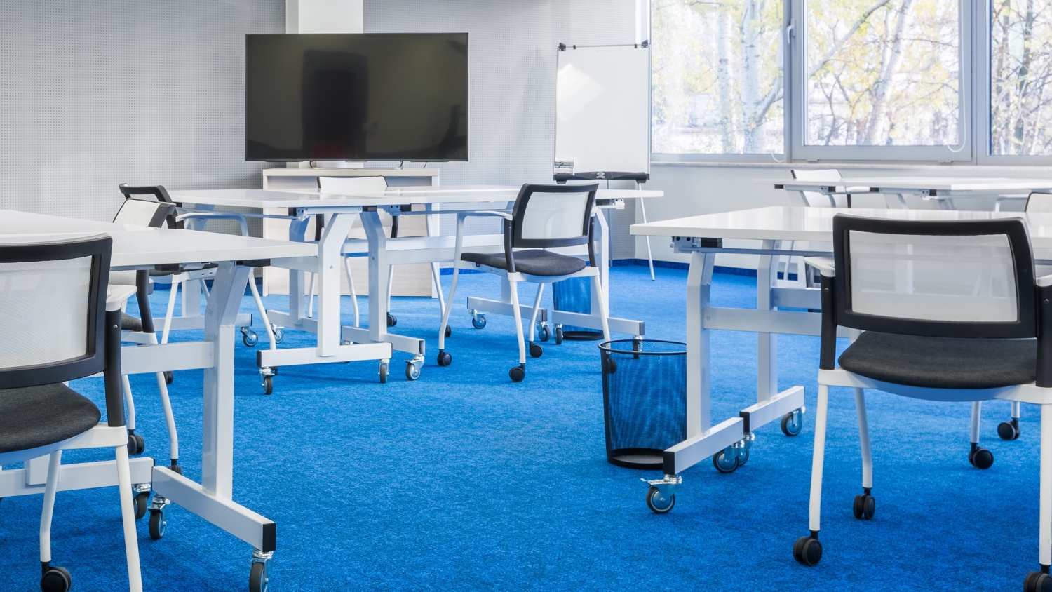 picture of a group study room